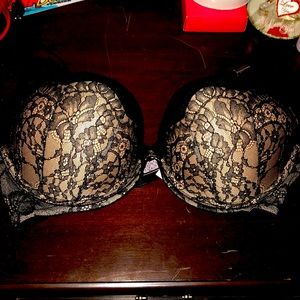 Victoria’s Secret lightly lined plunge bra